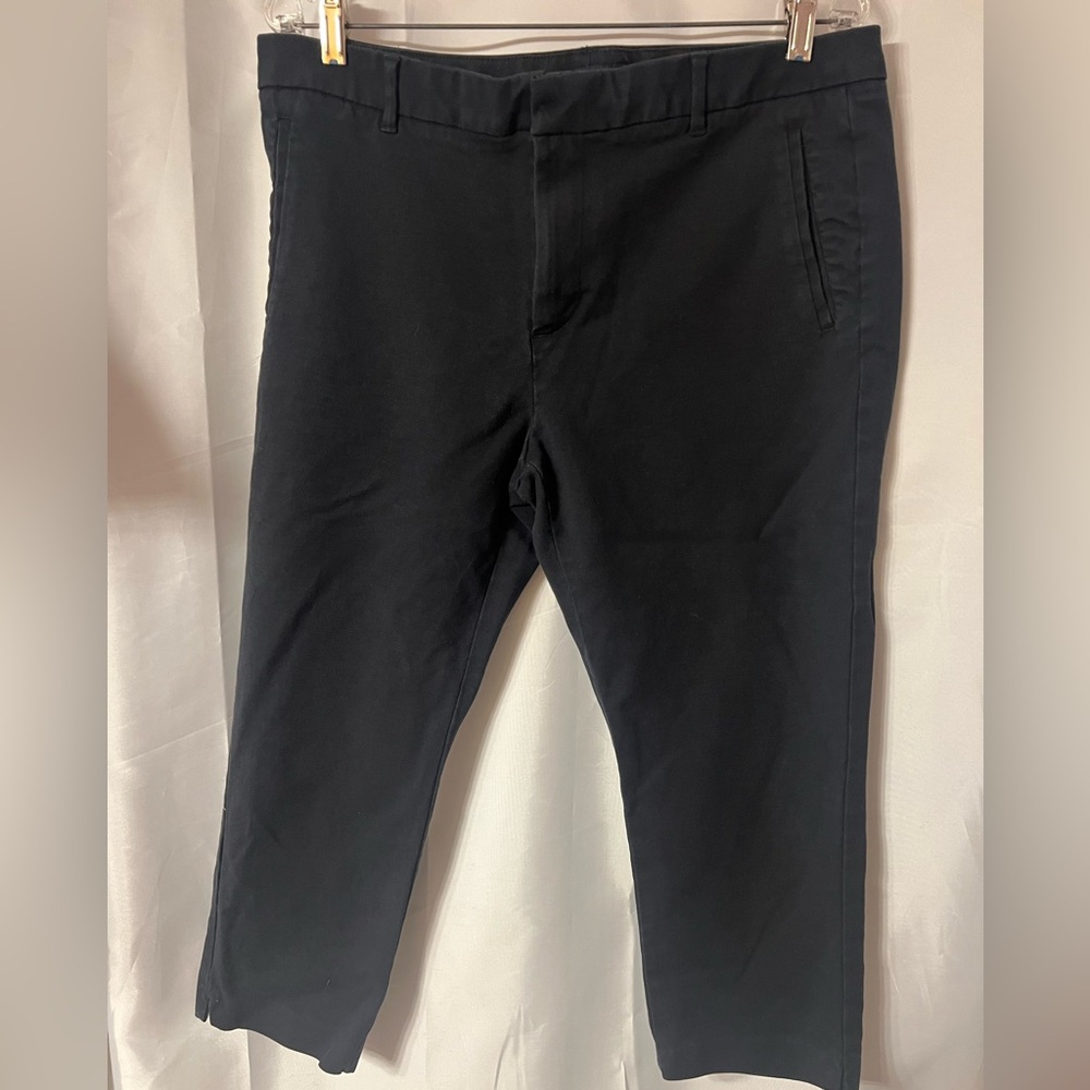 Tommy Hilfiger women’s navy stretch slim capri. Size 16 EUC